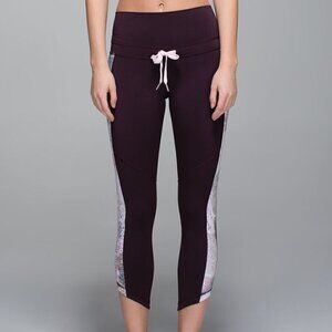 Lululemon Retreat 7/8 Pant Black Cherry / Sugar Crush Multi Size 6